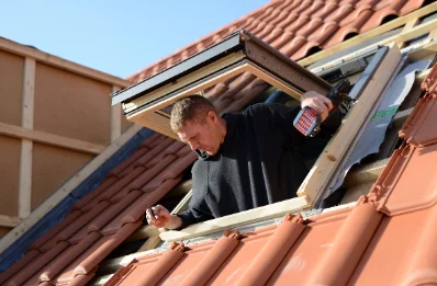 Pose de fenêtres de toit Velux à Couargues